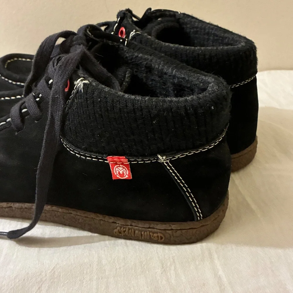 Ocean Minded Mens Black Suede Moccasin Chukka Boots Contrast Stitch Ribbed Knit